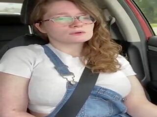 Nerdy negara adolescent rubs herself in her mobil