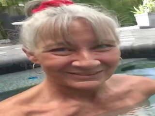 Zvrhlík babka leilani v the bazén, zadarmo špinavé video 69 | xhamster