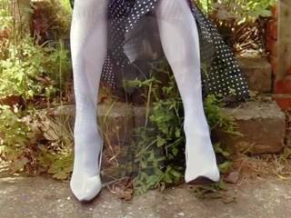 Branca meias longas e cetim cuecas em o jardim: hd sexo clipe 7d