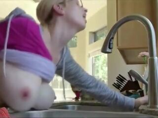 巨乳 作弊 妻子 拍着 上 厨房 counter: 自由 x 额定 电影 8d | 超碰在线视频